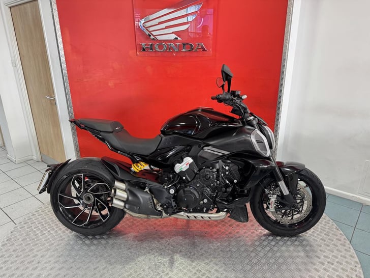Ducati DIAVEL V4