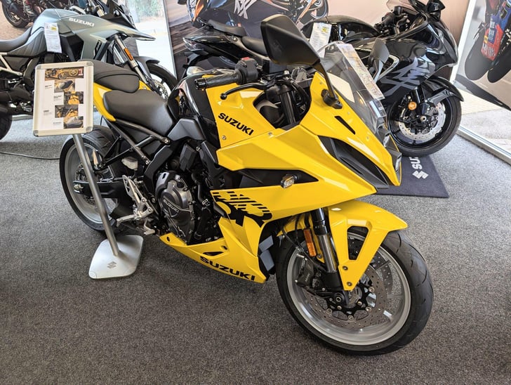 Suzuki GSX-8R 800 KIIRO EURO 5