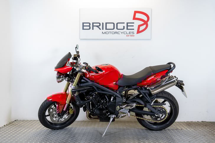 Triumph STREET TRIPLE