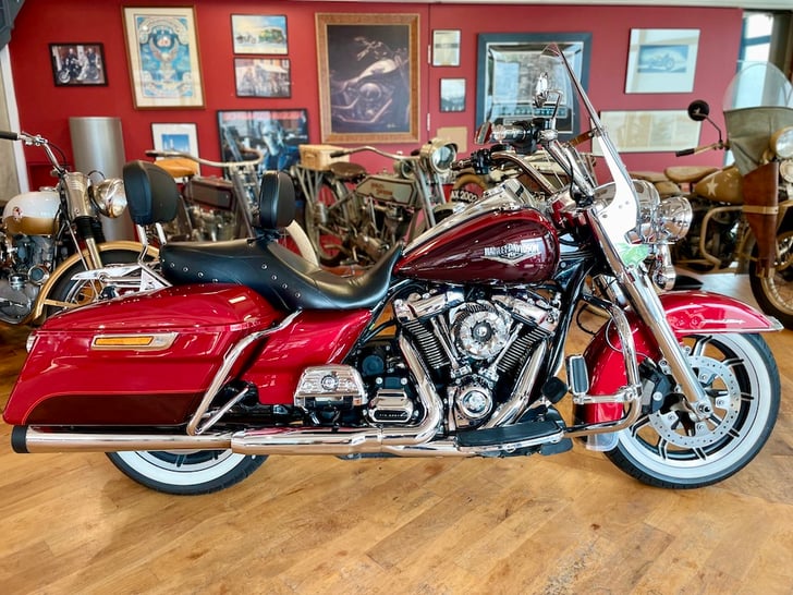 Harley-Davidson TOURING FLHR ROAD KING