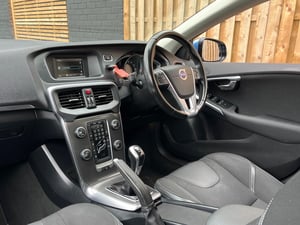 Used Volvo V40 V40 1.6 D2 SE EURO 5 (S/S) 5DR for sale in Chesterfield | Image 3