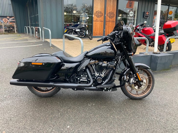 Harley-Davidson FLHXST STREET GLIDE ST 