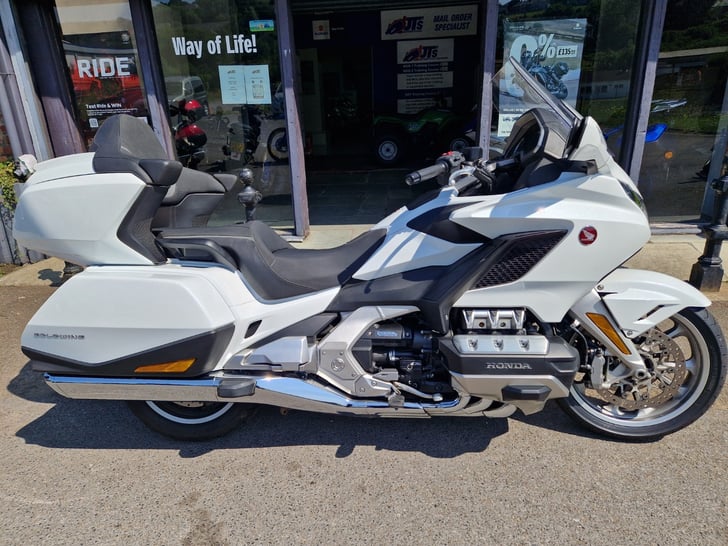 Honda GL1800 GOLD WING TOUR DCT
