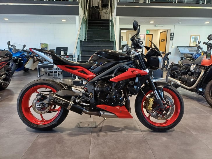 Triumph STREET TRIPLE 675