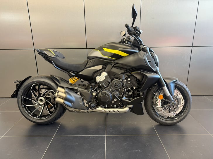Ducati DIAVEL V4