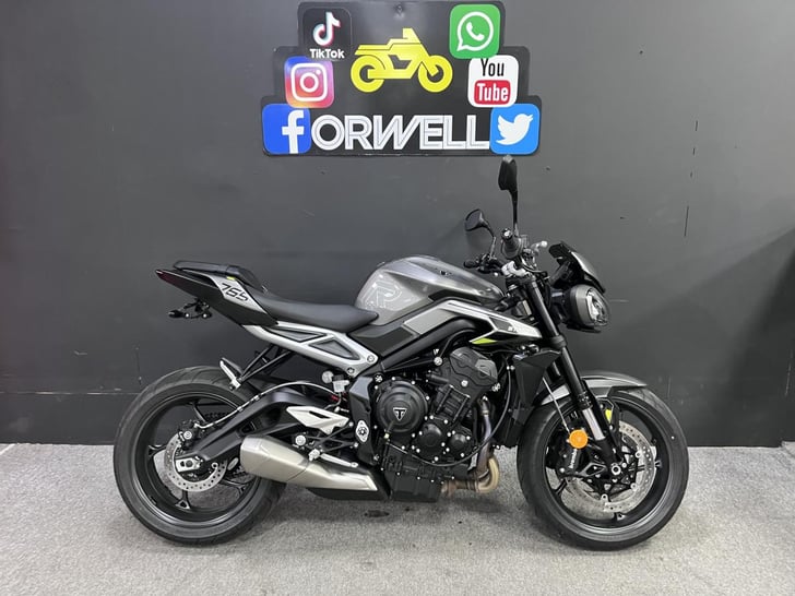 Triumph STREET TRIPLE R