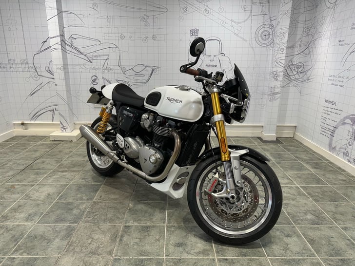 Triumph THRUXTON 1200 R