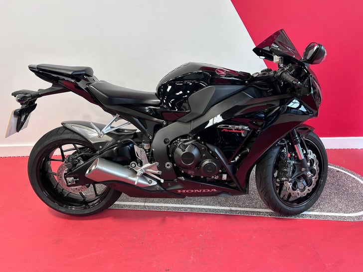 HONDA CBR1000RR FIREBLADE