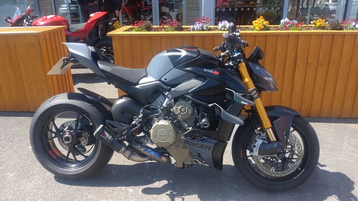 Ducati STREETFIGHTER V4 S