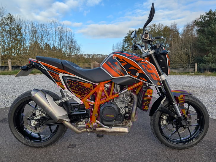 KTM 690 DUKE