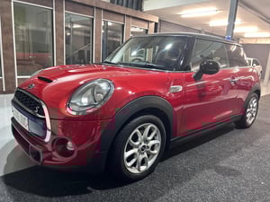 Used Mini HATCH HATCH 2.0 COOPER SD EURO 6 (S/S) 3DR for sale in Chesterfield | Image 2