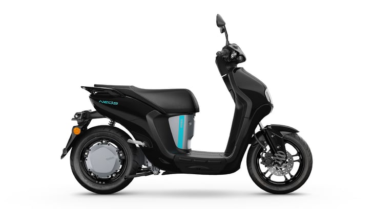 Yamaha battery scooty store price