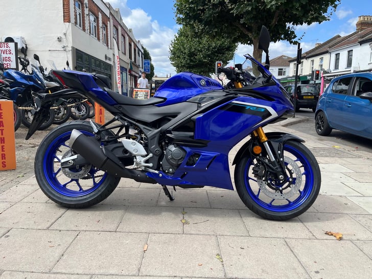 Yamaha R3 300 ABS