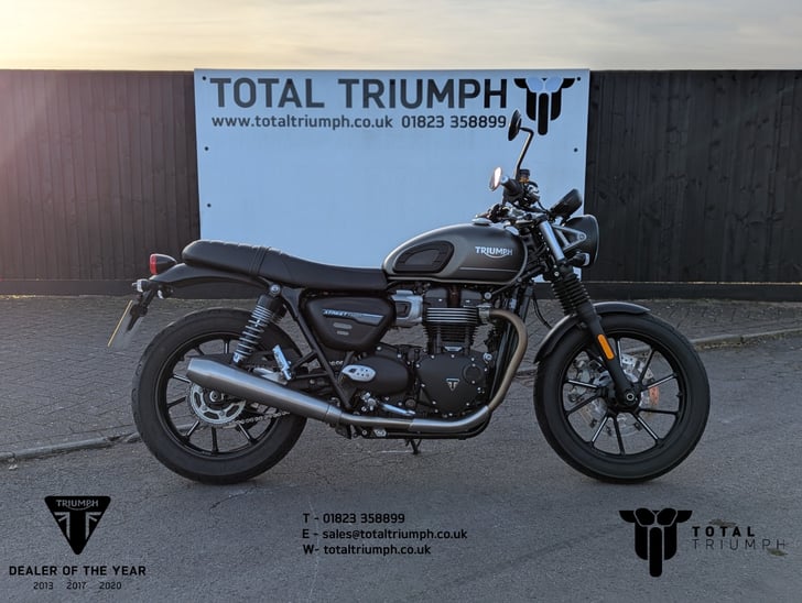 TRIUMPH STREET TWIN