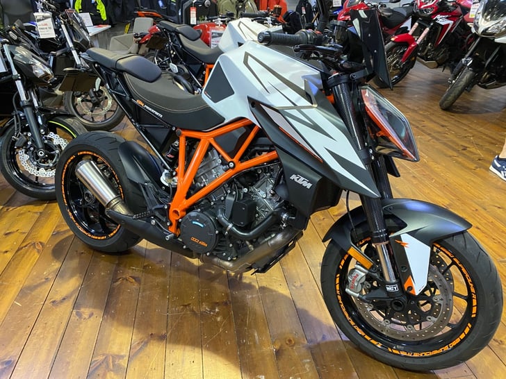KTM 1290 SUPER DUKE R