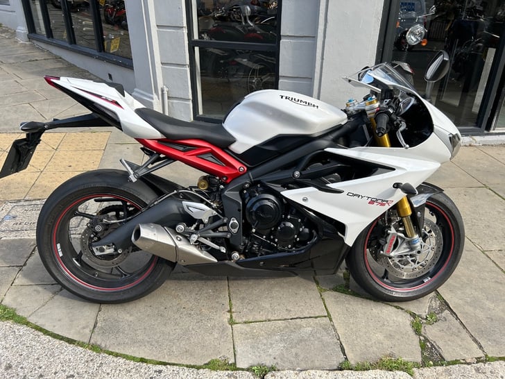 Triumph DAYTONA 675 R