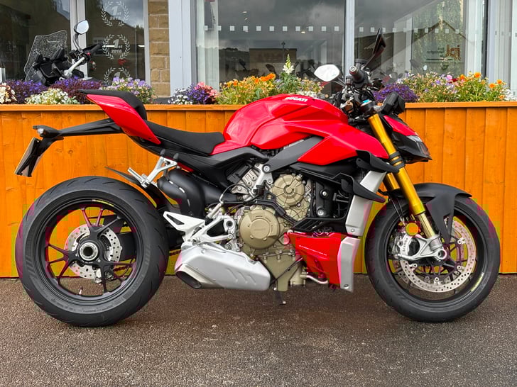 Ducati STREETFIGHTER V4 S