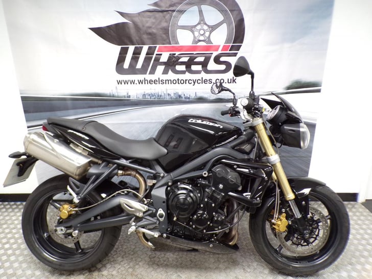 TRIUMPH STREET TRIPLE
