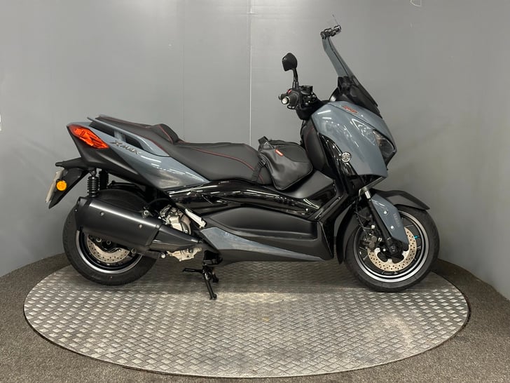 Yamaha XMAX 300 TECH MAX