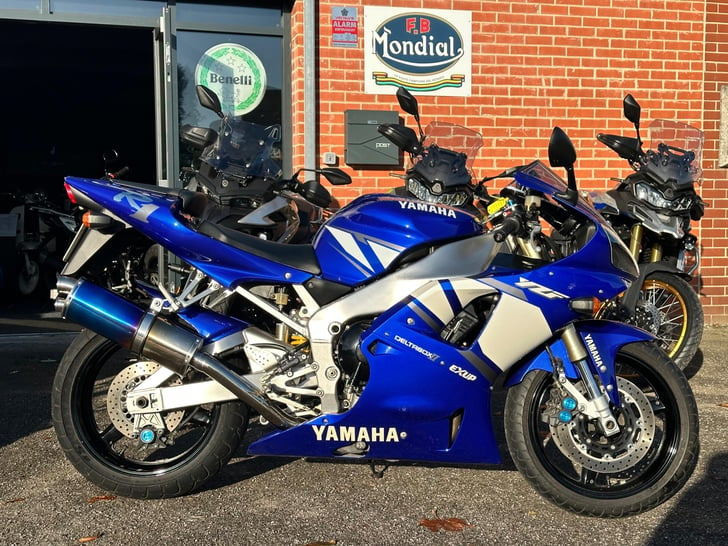 Yamaha R1 