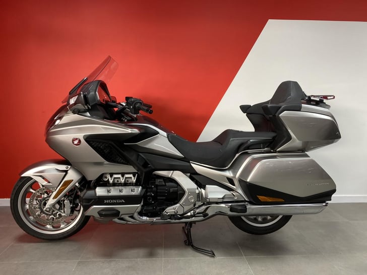 Honda GL1800 GOLD WING TOUR DCT
