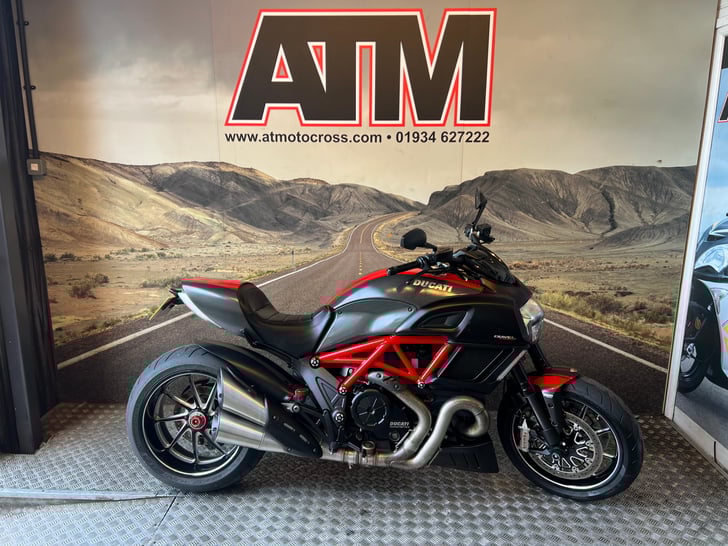 Ducati DIAVEL CARBON