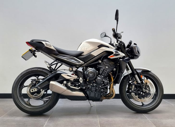 Triumph STREET TRIPLE R