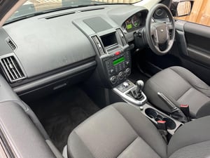 Used Land Rover FREELANDER 2 FREELANDER 2 2.2 TD4 GS 4WD EURO 5 (S/S) 5DR for sale in Chesterfield | Image 2