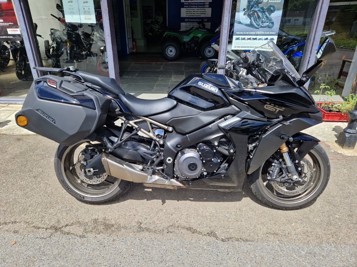 Suzuki GSX-S1000GT+