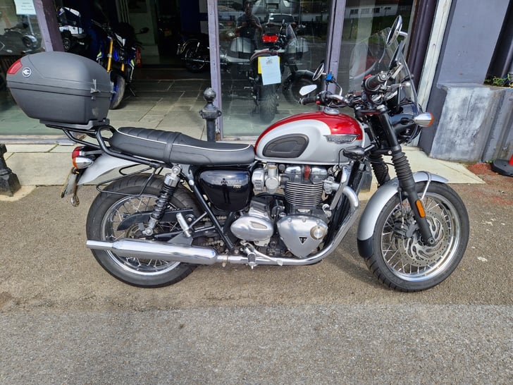 TRIUMPH BONNEVILLE T120