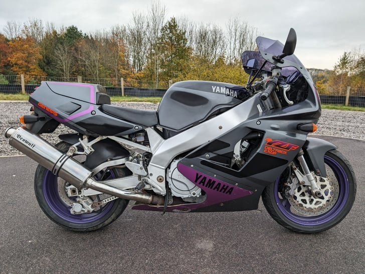 Yamaha YZF750