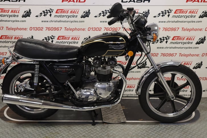 Triumph BONNEVILLE T140E