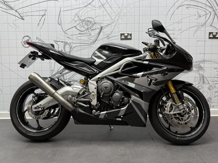 Triumph DAYTONA MOTO2 765
