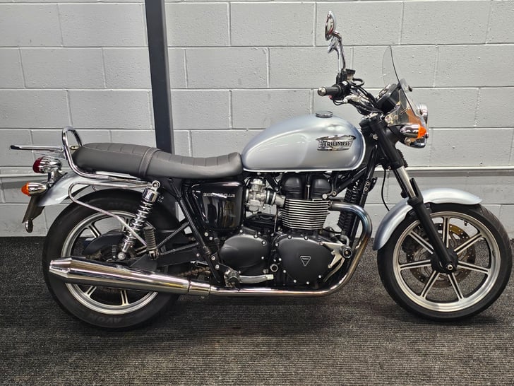 Triumph BONNEVILLE