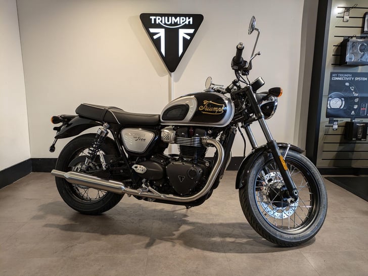 Triumph BONNEVILLE T100 900