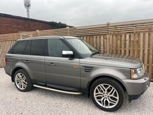 Used Land Rover RANGE ROVER SPORT RANGE ROVER SPORT 2.7 TD V6 HSE STATION WAGON 5DR for sale in Chesterfield | Image 2