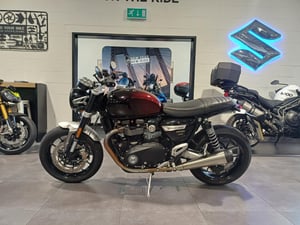 Triumph SPEED TWIN 1200 STEALTH EDITION