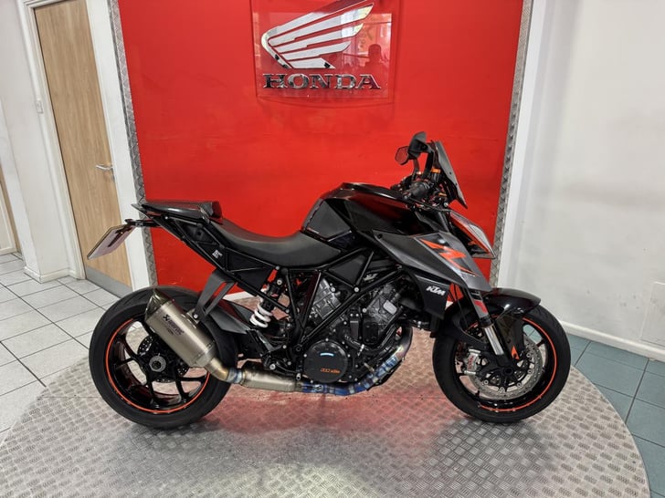 KTM 1290 SUPER DUKE R