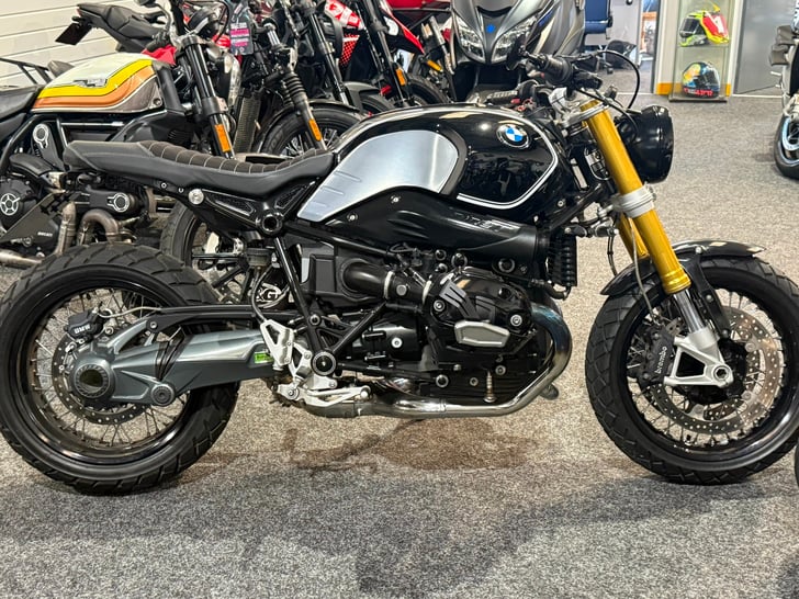 BMW R NINE T