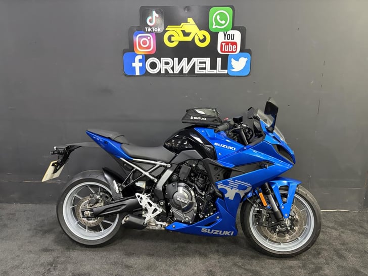 Suzuki GSX-8R(GSX800FRQ) M4 