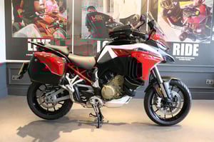 Watch video of Ducati MULTISTRADA V4 MULTISTRADA V4 1158 S in Watford