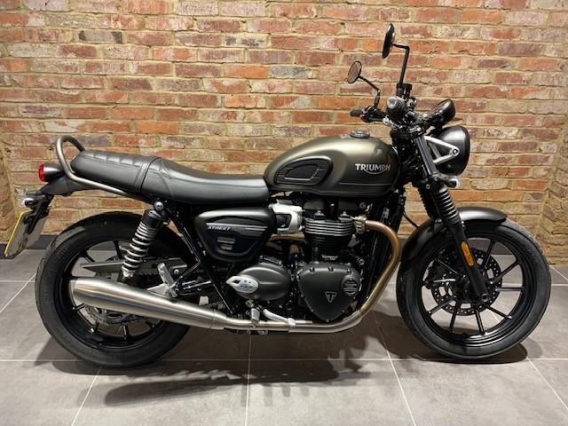 TRIUMPH STREET TWIN
