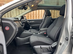 Used Nissan QASHQAI QASHQAI 1.5 DCI N-CONNECTA 2WD EURO 6 (S/S) 5DR for sale in Chesterfield | Image 2