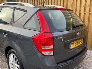 Used Kia CEED CEED 1.6 CRDI 2 SPORTS WAGON EURO 4 5DR for sale in Chesterfield | Image 2