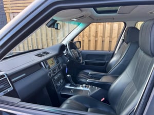 Used Land Rover RANGE ROVER RANGE ROVER 4.2 V8 SUPERCHARGED VOGUE SE 5DR for sale in Chesterfield | Image 2