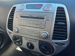 Used Hyundai I20 I20 1.2 COMFORT EURO 5 5DR for sale in Chesterfield | Image 2