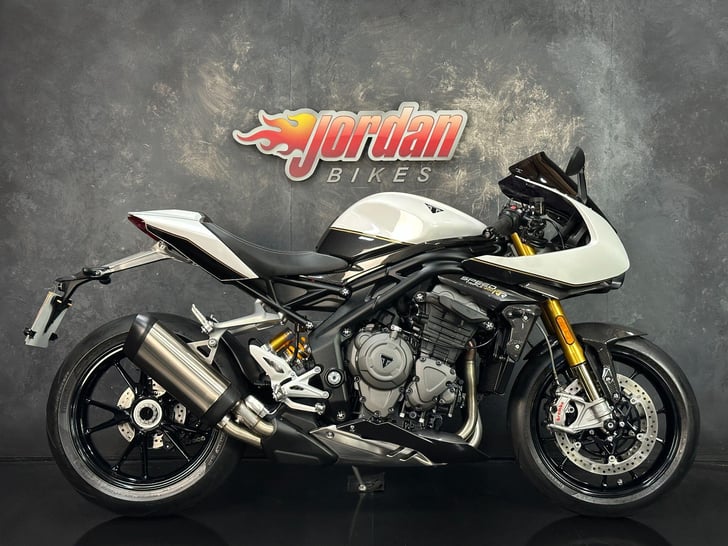 Triumph SPEED TRIPLE 1200 RR