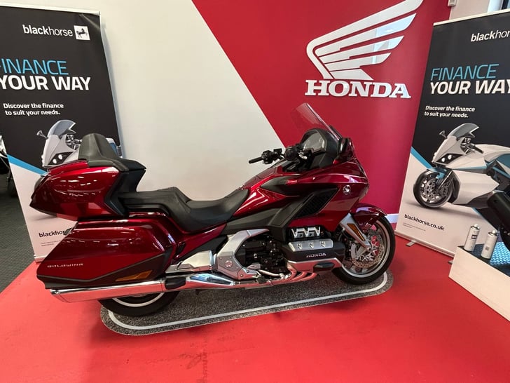 Honda GL1800 GOLD WING TOUR