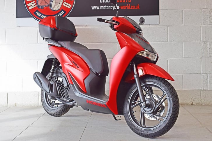 HONDA SH125ADT + SMART TOP BOX 26MY 