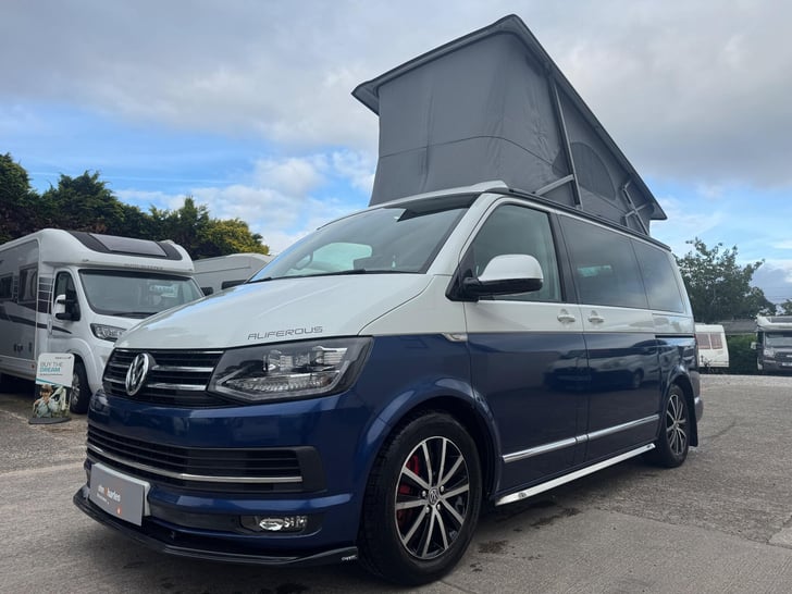 VOLKSWAGEN CARAVELLE